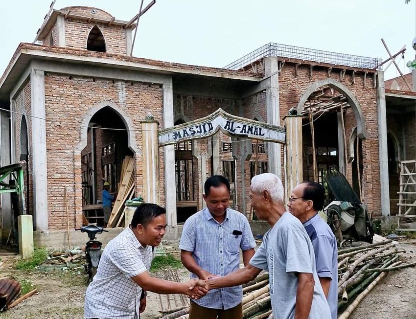 SMA Kesuma Bangsa Londut Labura Bantu Pembangunan Masjid Al Amal