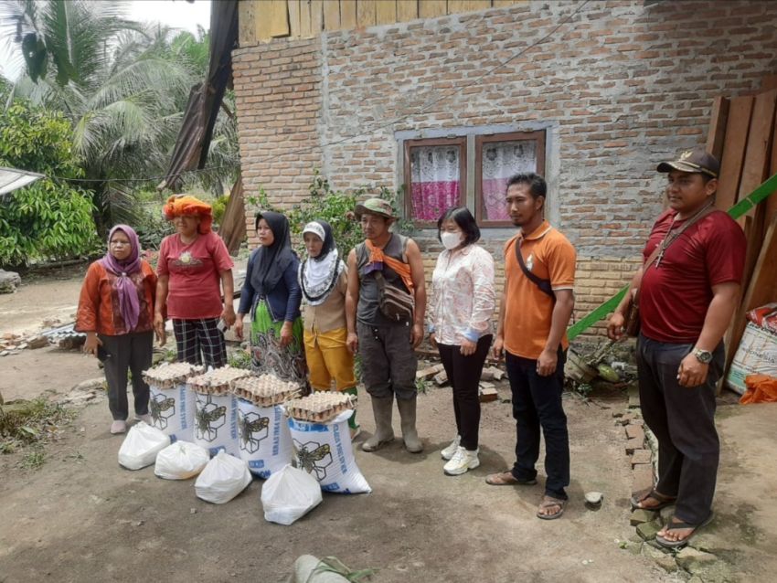 4 Keluarga Korban Angin Puting Beliung di Nagori Lumbangorat Terima Bantuan Sosial