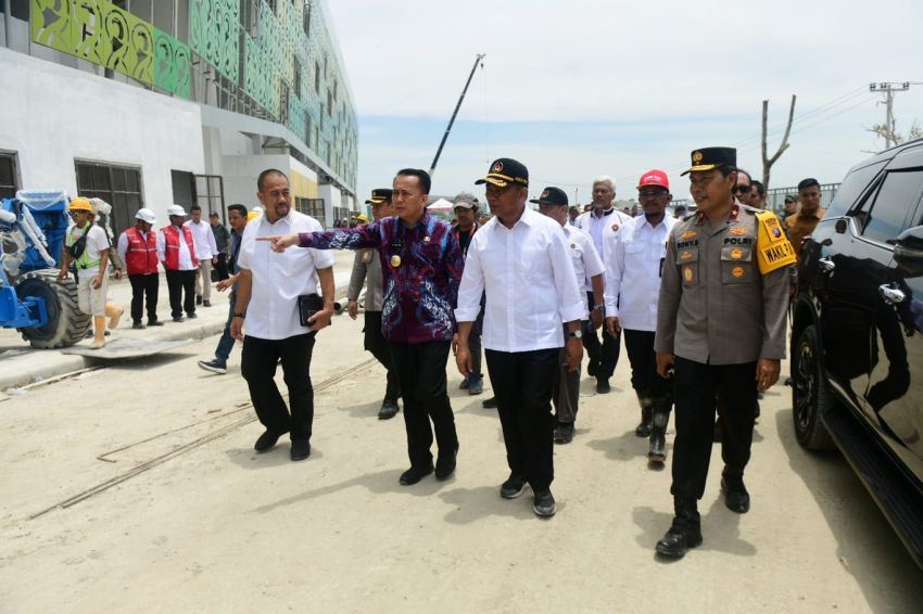 Menko PMK Bersama Pj Gubernur A Fatoni Tinjau Stadion Utama PON XXI Sumut