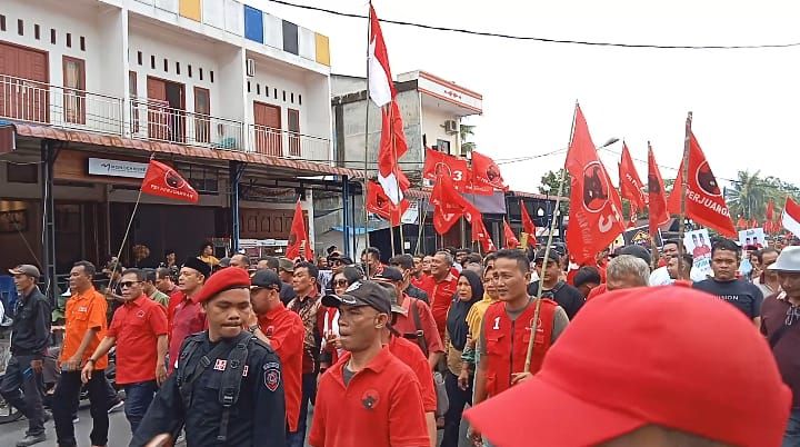 Diantar Seribuan Warga, Paslon Masinton-Mahmud Serahkan Dokumen Pencalonan ke KPU Tapteng