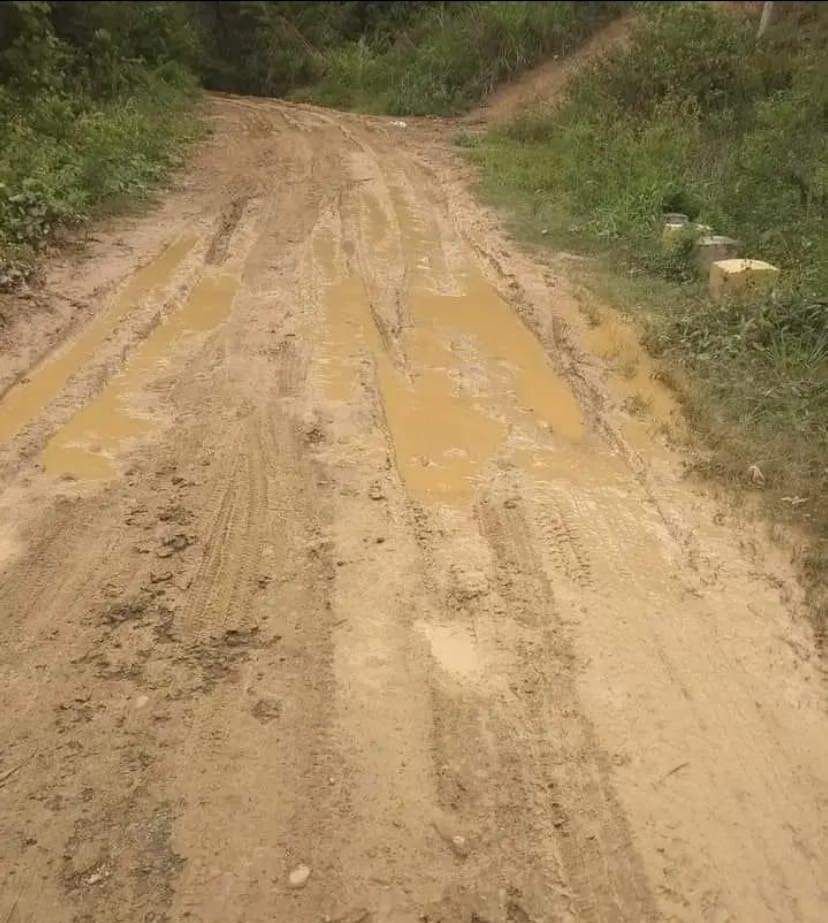 Rusak Parah, Jalan ke Gunung Meriah Bagai Kubangan Kerbau
