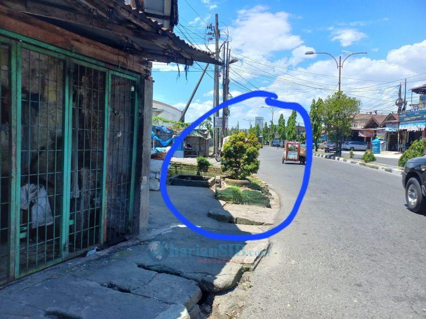 Berkontribusi Sebabkan Tak Lancarnya Lalu Lintas, Gundukan Taman di Simpang Jalan Sembada Diminta Diibongkar