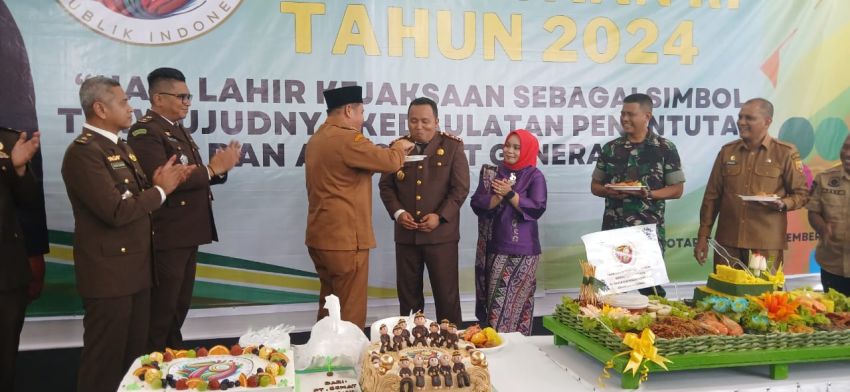 Kejari Labusel Rayakan Hari Lahir ke-79 Kejaksaan RI dengan Sederhana