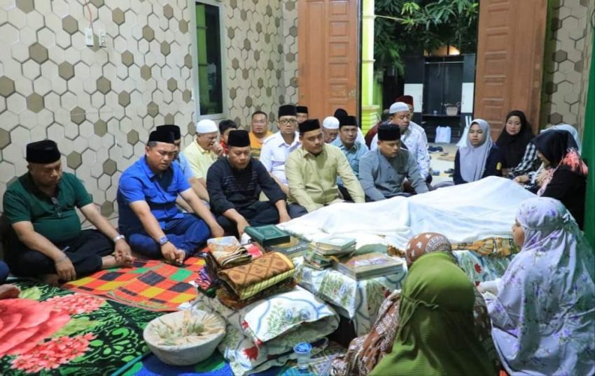 Pjs Bupati Melayat Ibunda Sekda Labura di Tanjungbalai