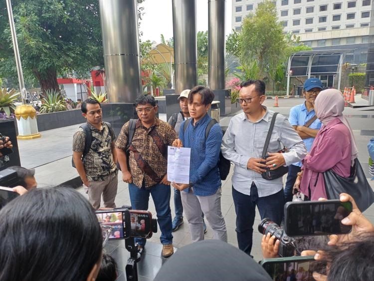 Koalisi Masyarakat Sipil Laporkan Dugaan Korupsi Pengadaan Gas Air Mata ke KPK