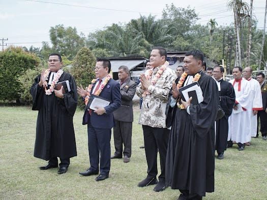 Praeses HKBP Deboskab Pimpin Ibadah Peletakan Batu Pertama Pembangunan HKBP Sosok dan HUT ke-29