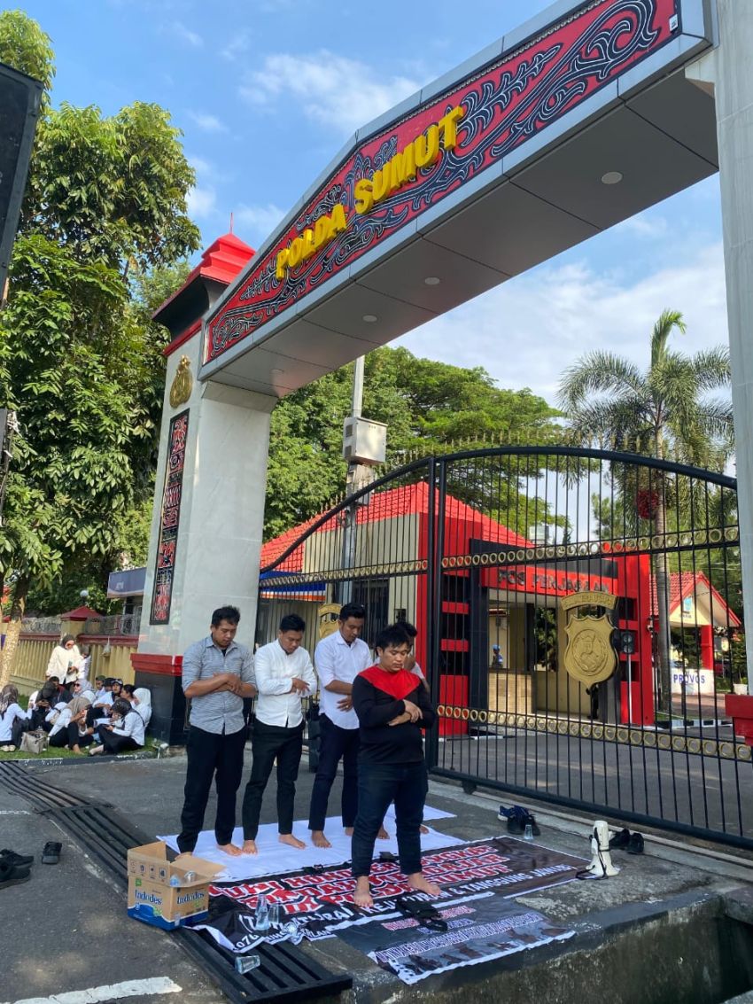 Demo di Mapolda Sumut, Guru Honorer dan LBH Medan Desak Penuntasan Kasus Korupsi PPPK di Langkat