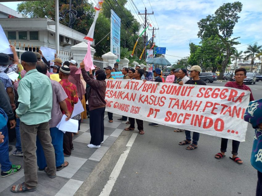 Mengaku Tanah Mereka Diambil Paksa PT Socfindo, Seratusan Warga Simpang Gambus Batubara Demo ke BPN Sumut