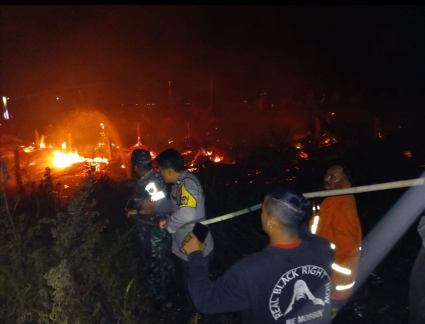 17 Kios dan Pondok Wisata di Pantai Mercusuar Parapat Terbakar