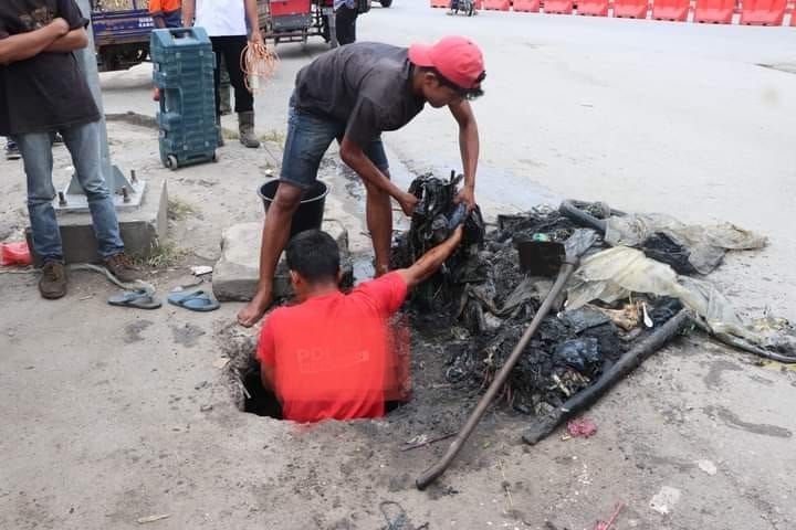 Jalanan Kota Balige Rutin Tergenang, Pemkab Toba Bersihkan Gorong-gorong