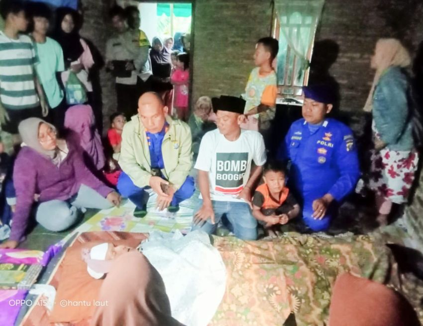 Satpol Airud Polres Sergai Tangani Nelayan Sialangbuah yang Tewas Tenggelam