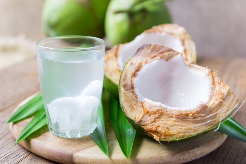 Apa yang Terjadi pada Tubuh Jika Minum Air Kelapa Setiap Hari