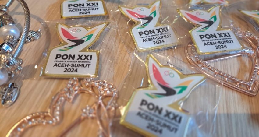 Cenderamata PON XXI Tarik Perhatian Pengunjung di Pameran UMKM Sumut