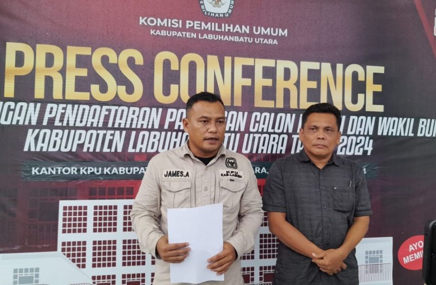 Dokumen Pendaftaran Dikembalikan, Paslon Dukungan PDIP Datangi Bawaslu Labura