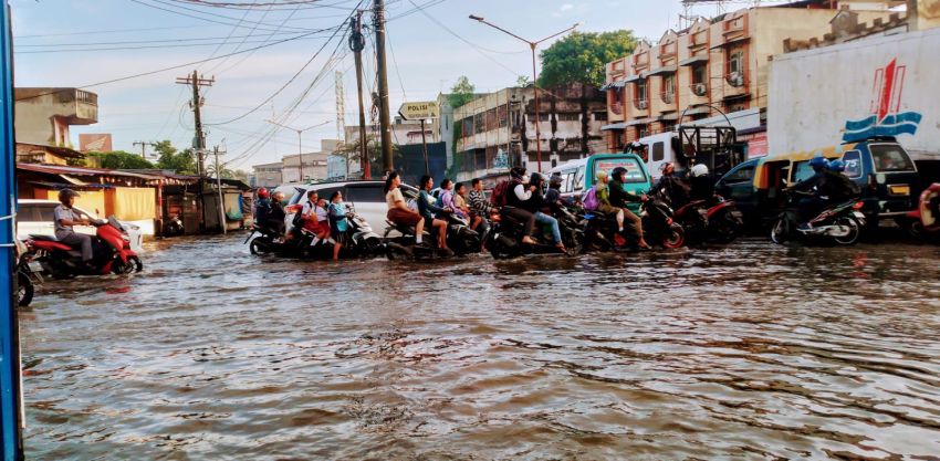 Hujan Deras, Jalan KL Yos Sudarso dan Jalan Marelan Raya Terendam Banjir