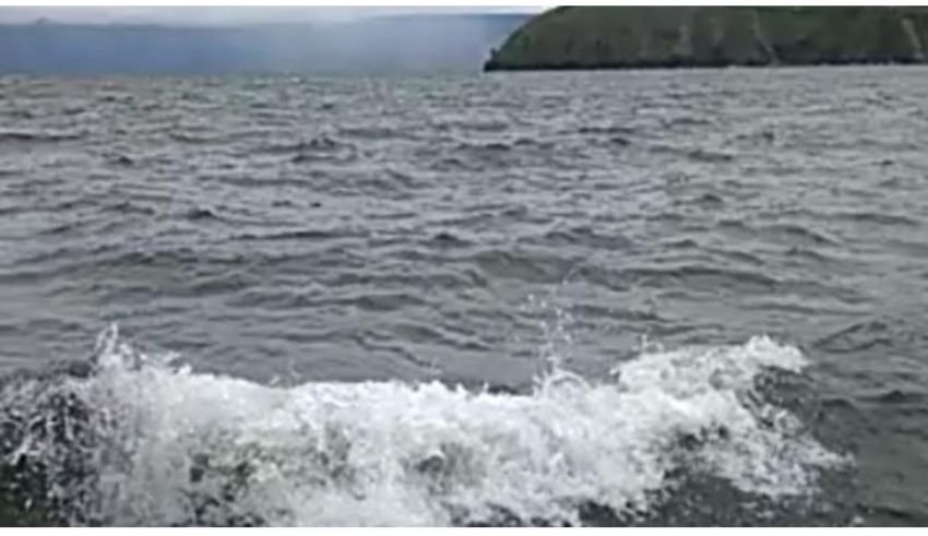 Perairan Danau Toba Haranggaol Berombak