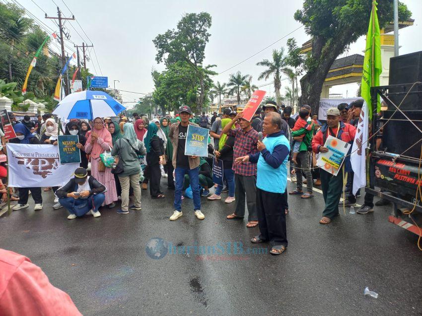 Seratusan Warga APARA Unjukrasa ke BPN