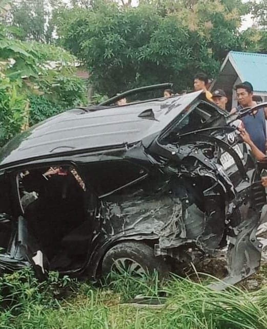 Toyota Rush Ringsek Ditabrak Kereta Api di Medan Labuhan