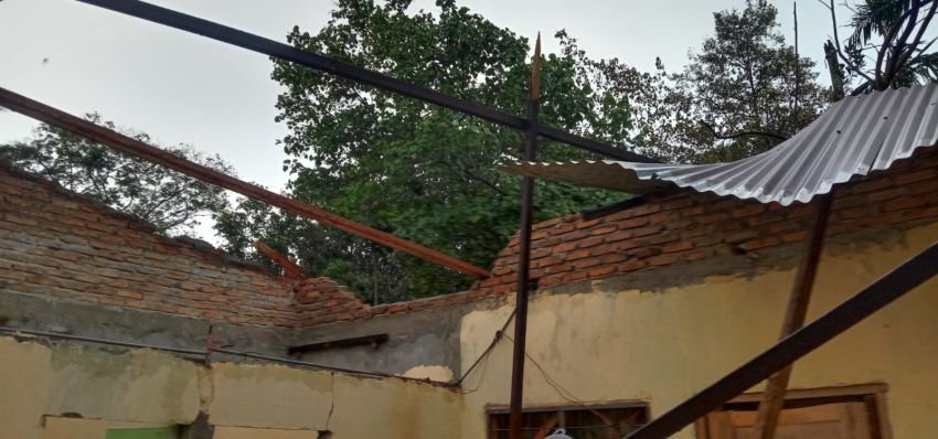 Hujan Disertai Angin Kencang, Atap Rumah Warga Nagori Nauli Baru Rusak