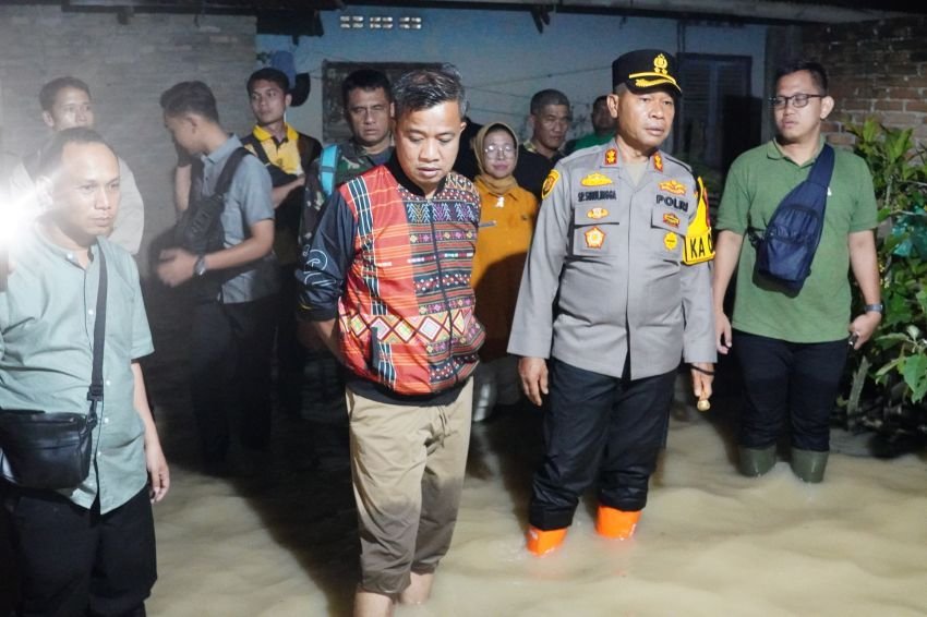 Malam Hari, Pj Wali Kota dan Kapolres Tebingtinggi Tinjau Bantaran Sungai Bahilang