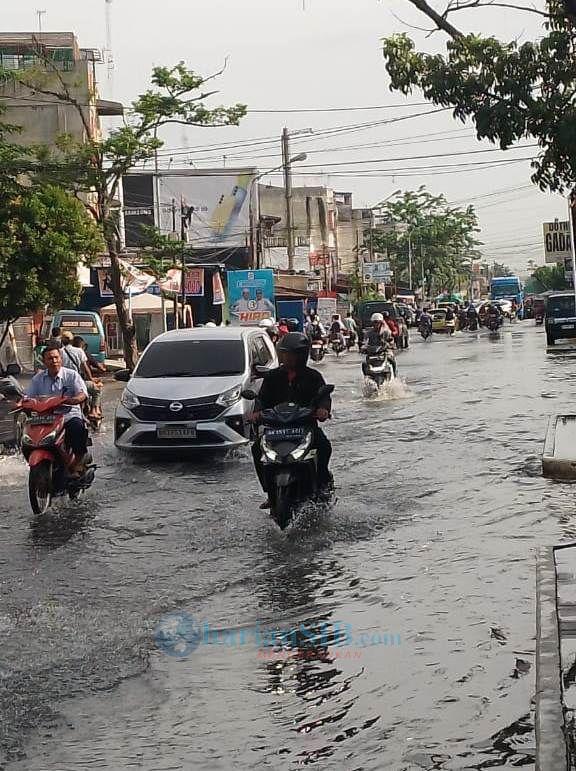 Diguyur Hujan Deras, Jalan Raya dan Pemukiman Penduduk di Marelan Terendam Banjir
