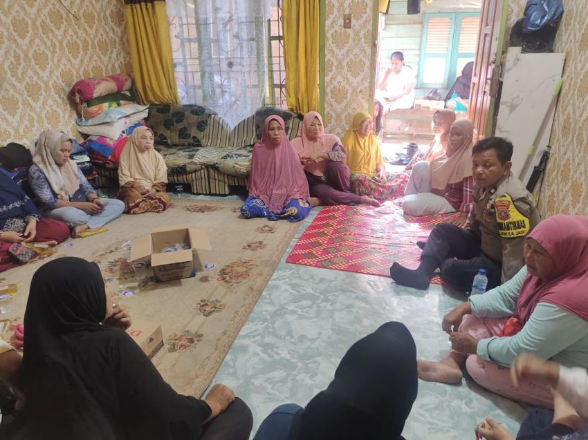 Polsub Sektor Datuk Bandar Timur Laksanakan Cooling System di Rumah Warga