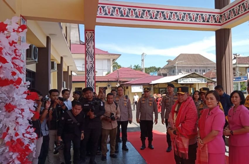 Kapolda Sumut Kunker di Polres Pematangsiantar, Dapat Kalungan Bunga dari Pocil