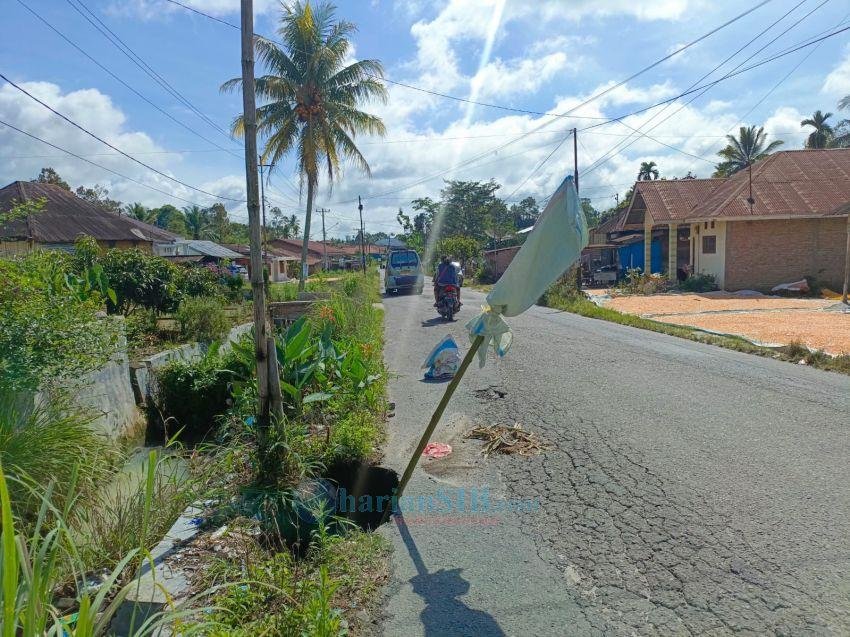 Beram Jalan Besar Sidamanik Amblas, Ancam Keselamatan Pengendara