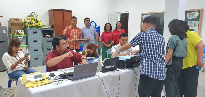 Kerja Sama dengan Imigrasi Kelas II Belawan, Puluhan Jemaat HKBP UAS Ikuti Program Eazy Passport