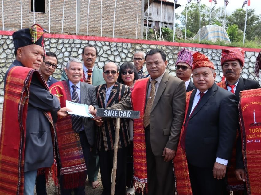 Marga Limbong Gelar Kegiatan Ulos Nasoraburuk, Berikan Tanah Adat untuk 4 Marga Lainnya