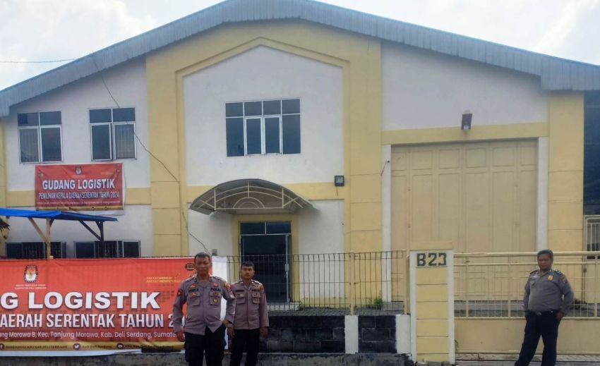 Polresta Deliserdang Pam Gudang Logistik KPU di Tanjungmorawa