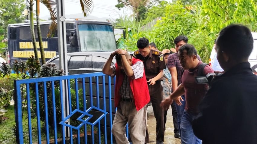 Jaksa Tangkap Mantan Sekda Labuhanbatu dari Warkop di Rantauprapat