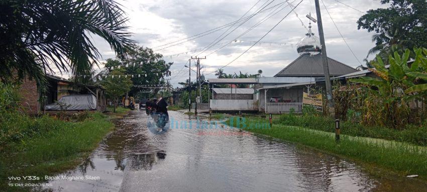 Jalan Poros Tanjung Beringin Banjir, Puluhan Rumah Warga Tergenang