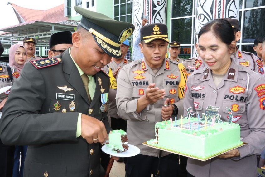HUT ke-79 TNI, Dandim 0207/Simalungun Dapat Kejutan dari Kapolres Pematangsiantar