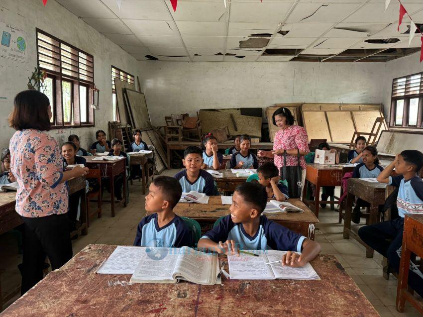 Puskesmas Sarimatondang Bagi Obat Penambah Darah di SMP N 1 Sidamanik