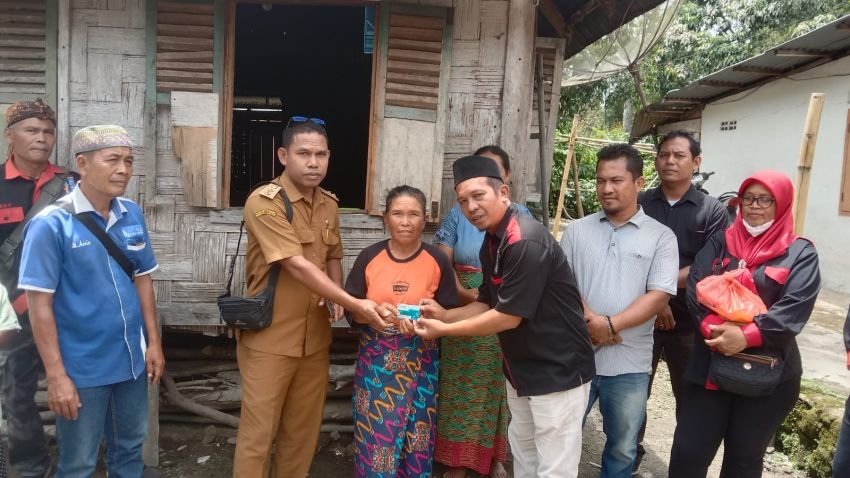 KRNS Simalungun Pasang Listrik Gratis untuk Warga Nagori Pamatang Sidamanik