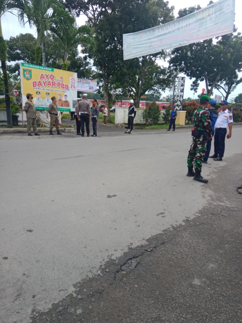 Sejumlah Petugas Berjaga di Stadion Mutiara Menyambut Kedatangan Presiden Jokowi