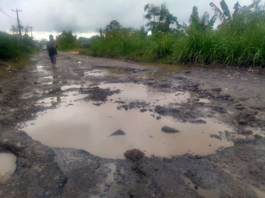Masyarakat Pilih Cagubsu yang Berani Bangun Jalan Provinsi Tigarunggu-Raya