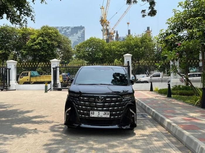 Jokowi Pulang Kampung, Istana Siapkan Alphard dengan Pelat AD 1 JKW