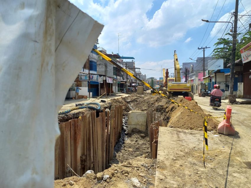 Warga Keluhkan Proyek Drainase di Sunggal