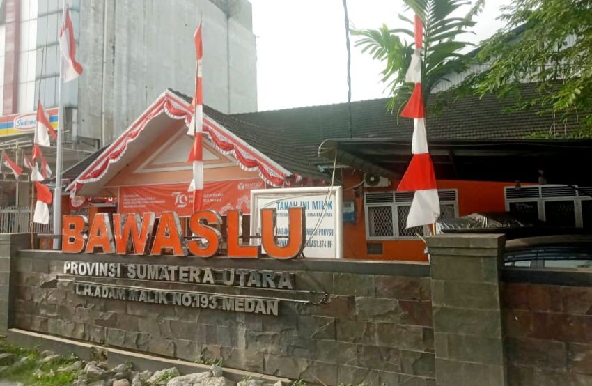 Diduga Tidak Tamat SMA, Dua Orang Warga Dairi Laporkan Berkas Dokumen EB ke Bawaslu Sumut