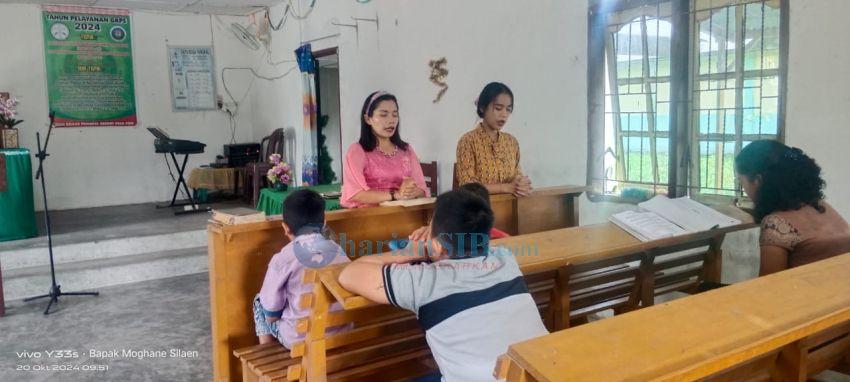 Ibadah Sekolah Minggu GKPS Bogak Pangkal Ressort Desa Pon, Ajak Anak-anak Doakan Musuh