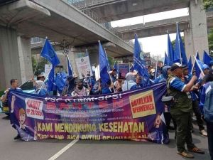 Aksi Unjuk Rasa Pekerja Tembakau di Kantor Kemenkes, Berikut Tuntutannya