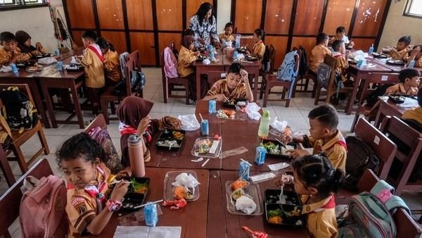 Target Penerima Makan Bergizi Gratis Prabowo 82 Juta Orang, Butuh Rp 1,2 T per Hari
