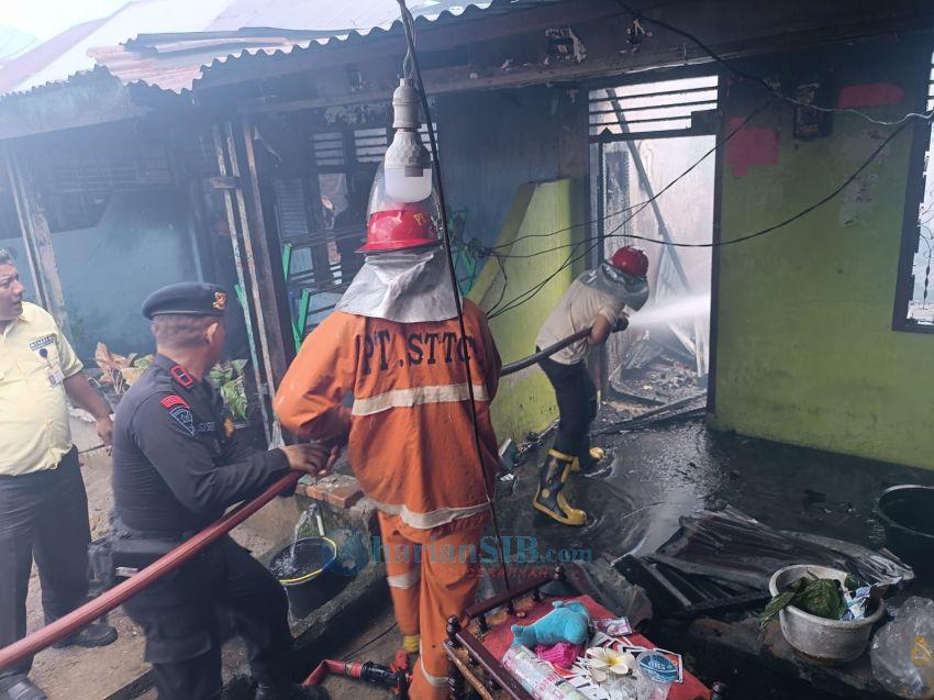 8 Rumah Warga di Jalan Sejahtera Pematangsiantar Terbakar