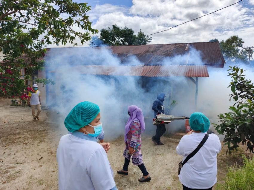 Cegah Penyebaran DBD, Puskesmas Sarimatondang Fogging Nagori Sidamanik