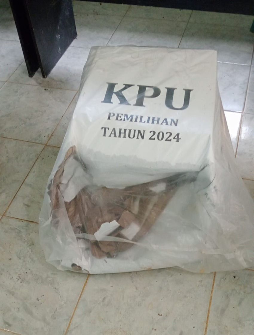 Sejumlah Logistik Pilkada 2024 di Kecamatan Siempat Nempu Hilir Rusak saat Pendistribusian