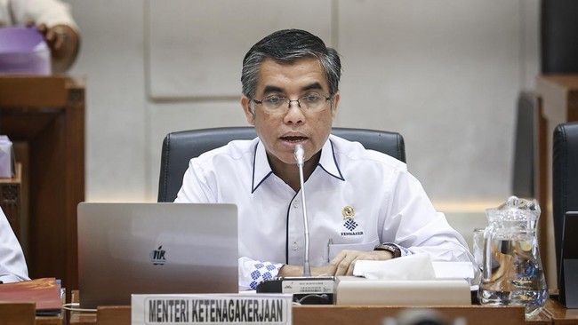 Menaker Pastikan UMP 2025 Naik