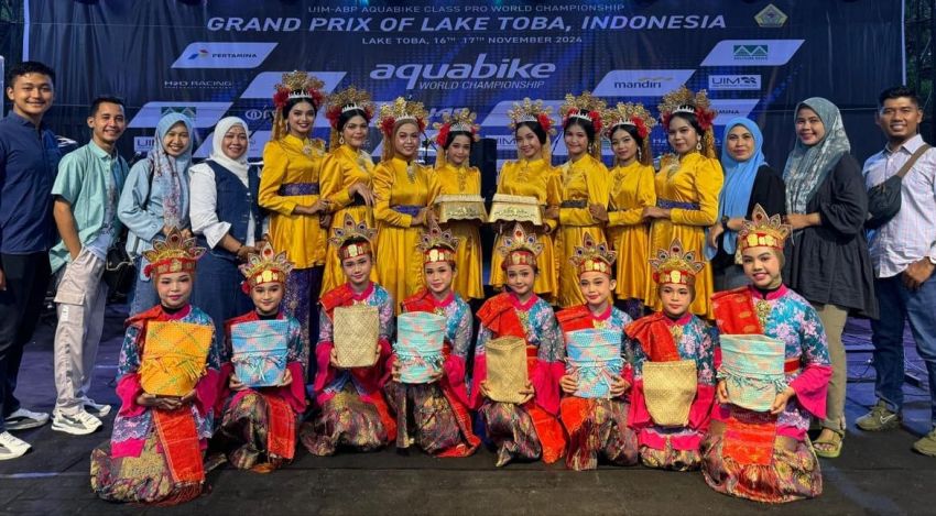 Sanggar Tari Labura Hebat Ikut Meriahkan Event Aquabike World Championship 2024 di Pangururan Samosir