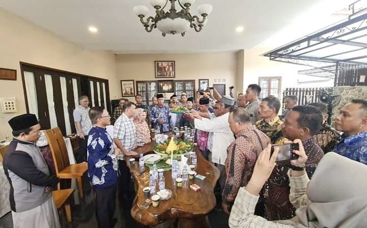 Tokoh Masyarakat, Camat dan Kades dari Percut Seituan Upah-upah Anggota DPR RI H Ashari Tambunan